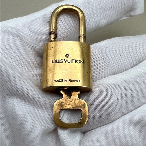 Louis Vuitton Gold-tone Padlock Key Charm #316 Vintage With Key - Picture 4 of 9